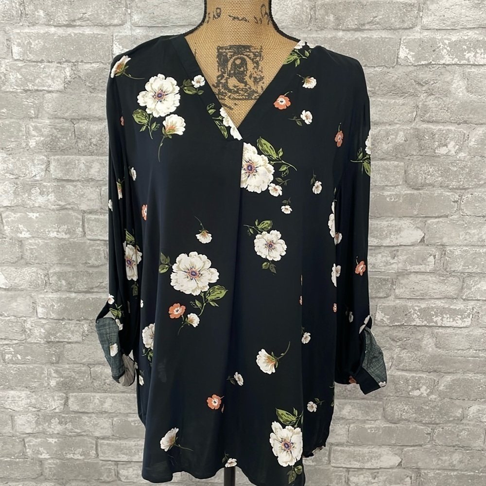 Brina & Em Black Floral Lemmy Vneck Top